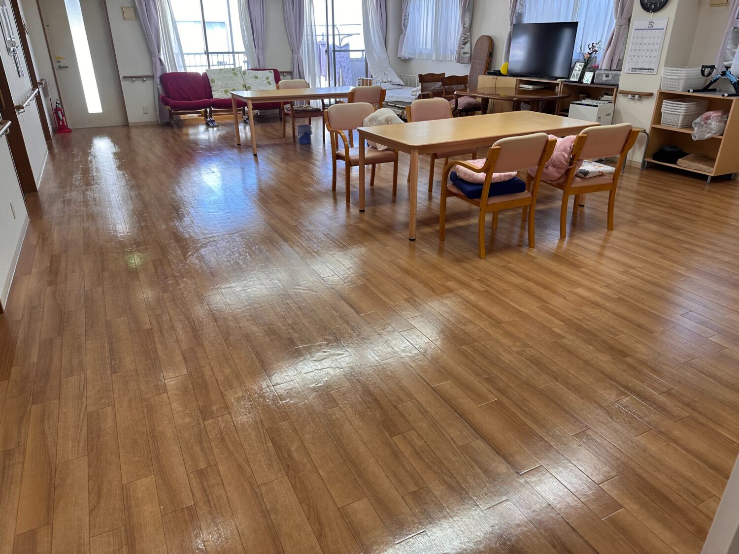 大阪市生野区で福祉施設の床洗浄ワックス|定期清掃の施工事例